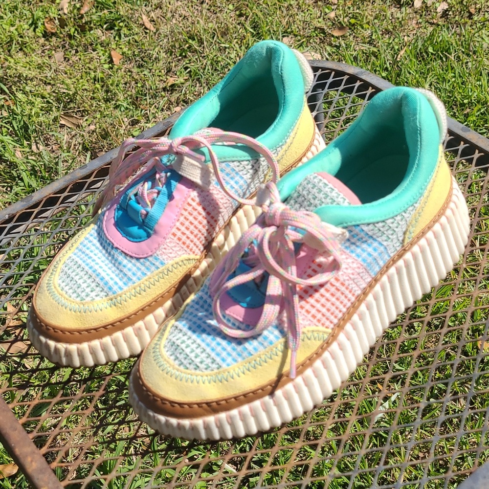 Chelsea & Violet Halle Size 5.5 M Knit Platform ColorBlock Sneakers 035